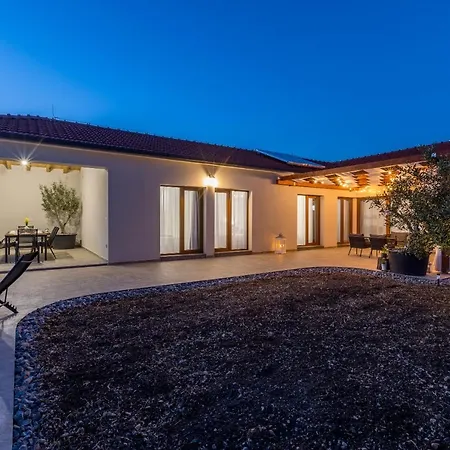 Mamma Mia Villa *
